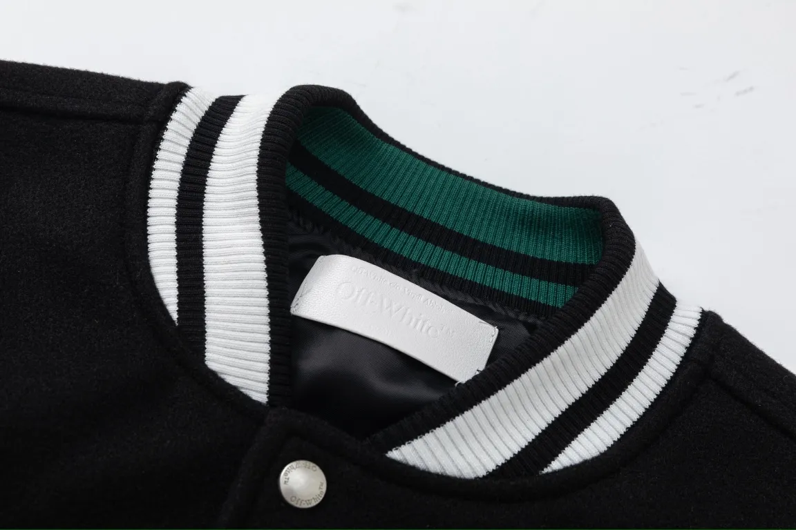 S62#P640, offwhite heavy-duty embroidered baseball jacket. The body is made of woolen fabric. Couple's jacket. Black size: S M L XL